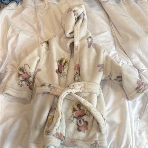 Cozy white Kids robe with Minnie Mouse Print
